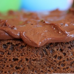 chocolate cake with chocolate frosting