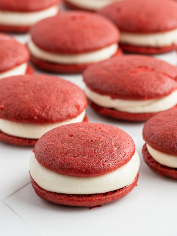 red velvet whoopie pies