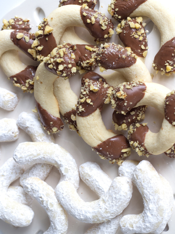 greek butter cookies with chocolate and powdered sugar