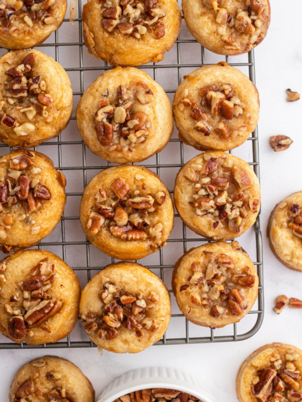 caramel pecan sticky bun cookies on a rack