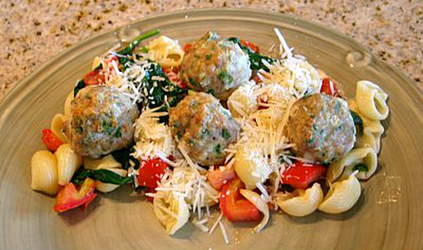 https://www.recipegirl.com/wp-content/uploads/2007/09/Cavatelli-with-Meatballs.jpg