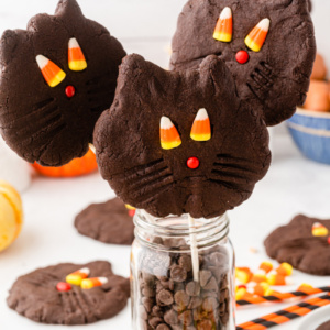 three black cat cookies