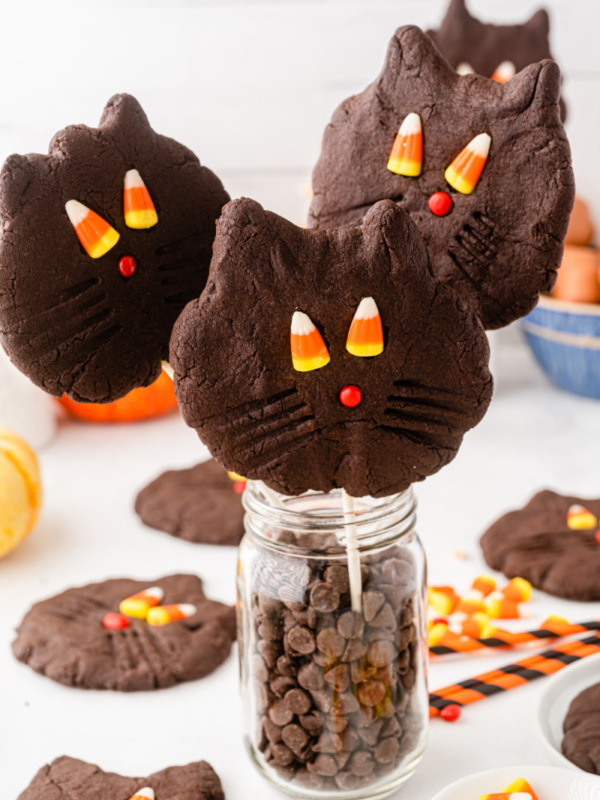 three black cat cookies