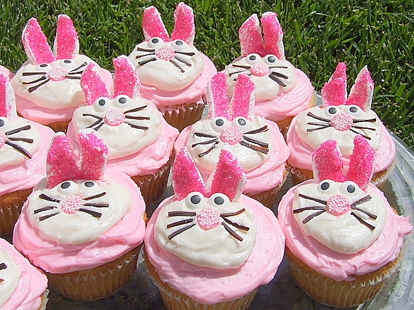 https://www.recipegirl.com/wp-content/uploads/2008/03/Bunny-Cupcakes-71.jpg