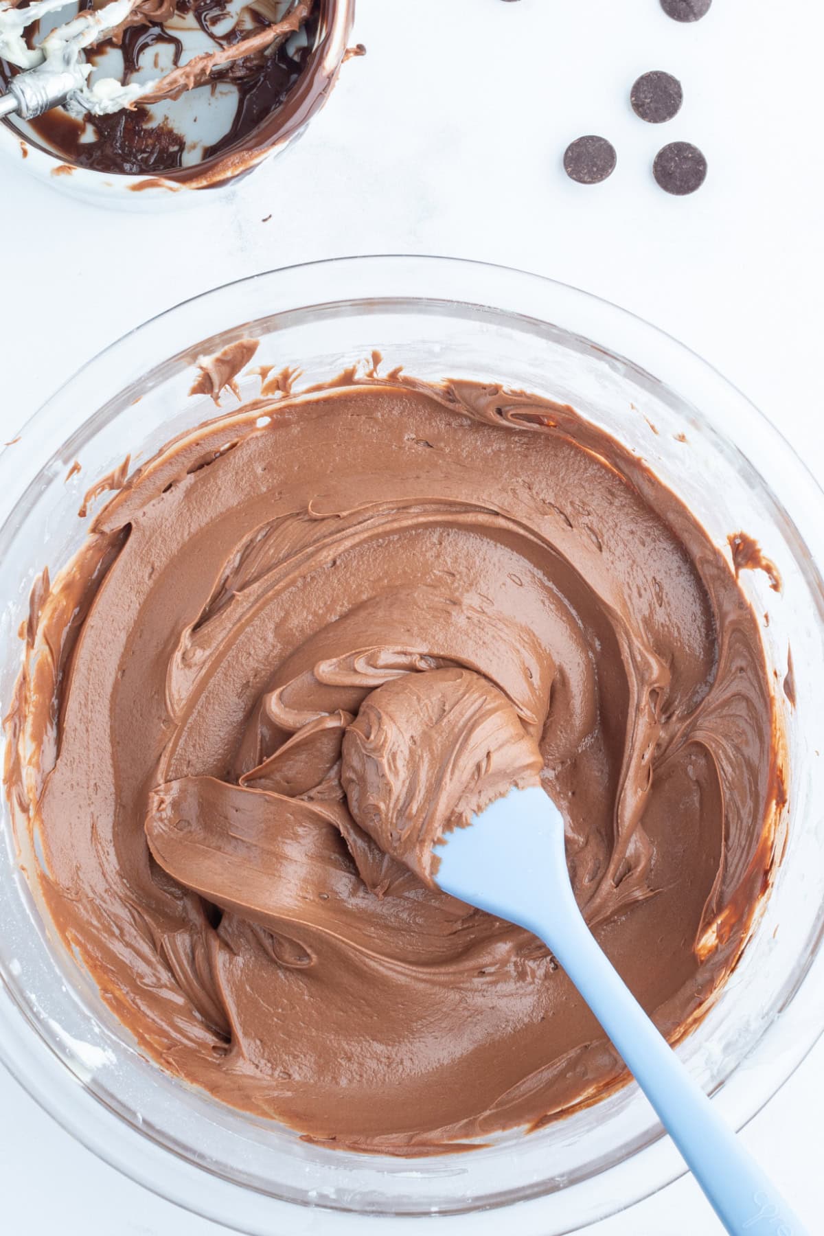 easy chocolate frosting in bowl