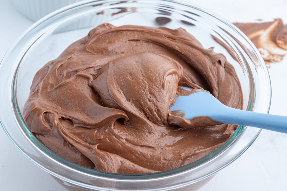 easy chocolate frosting in a bowl