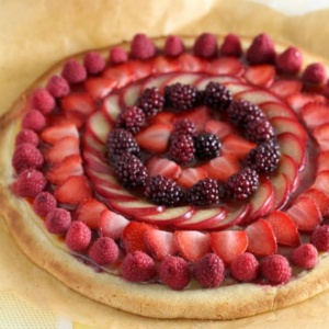 Fresh Fruit Pizza with Lemon Curd