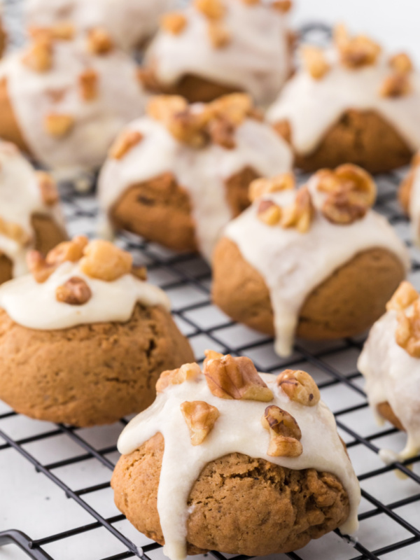 maple walnut spice cookies on a cooling rack