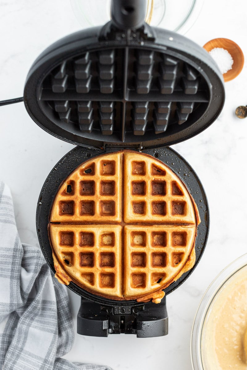 https://www.recipegirl.com/wp-content/uploads/2009/01/Gingerbread-Waffles-3.jpg