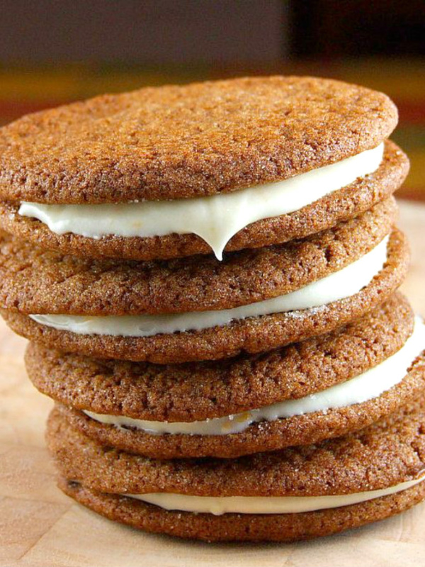 stack of 4 gingersnaps with orange cream filling