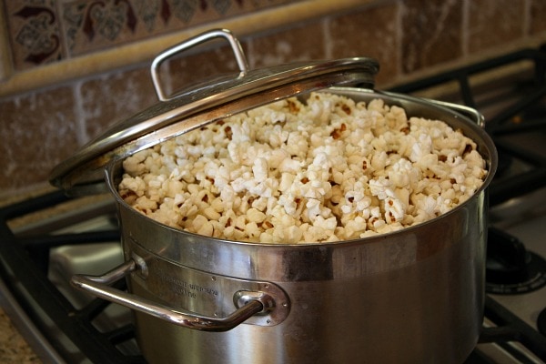 How to Make Stovetop Popcorn