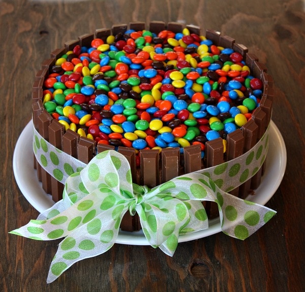 https://www.recipegirl.com/wp-content/uploads/2011/11/Kit-Kat-Cake-1.jpg