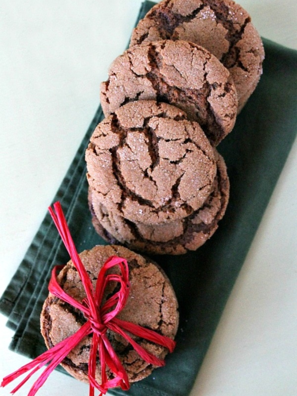 hot and spicy gingersnaps on a green napkin