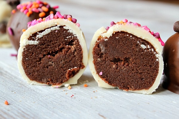 https://www.recipegirl.com/wp-content/uploads/2013/02/Chocolate-Chocolate-Chip-Cookie-Dough-Truffles-5.jpg
