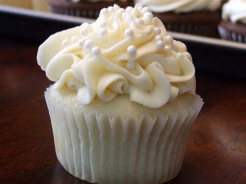Vanilla Cupcake Recipe - Sugar Spun Run