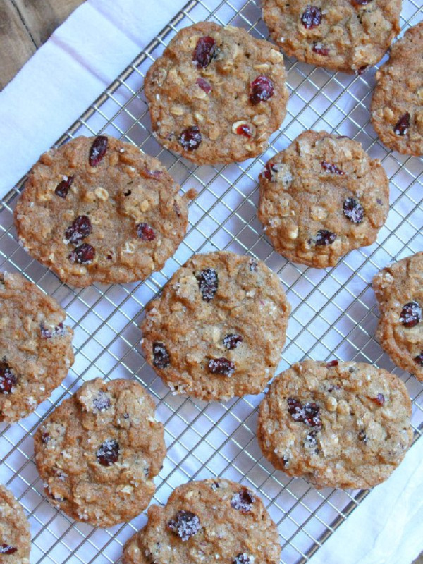 maple cranberry oatmeal cookies on a cooling rack