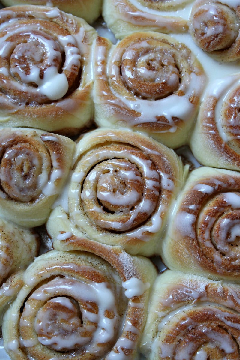 1 Hour Easy Cinnamon Rolls (with step-by-step)
