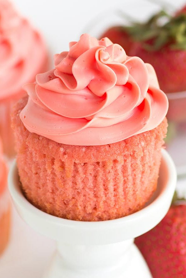 Pink pink pink! And a touch of gold 🤗🤩 chocolate cupcakes | Cupcake cake  designs, Cupcake decorating tips, Cupcake recipes