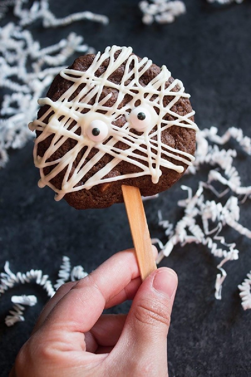 How to make mummy cookie pops - B+C Guides