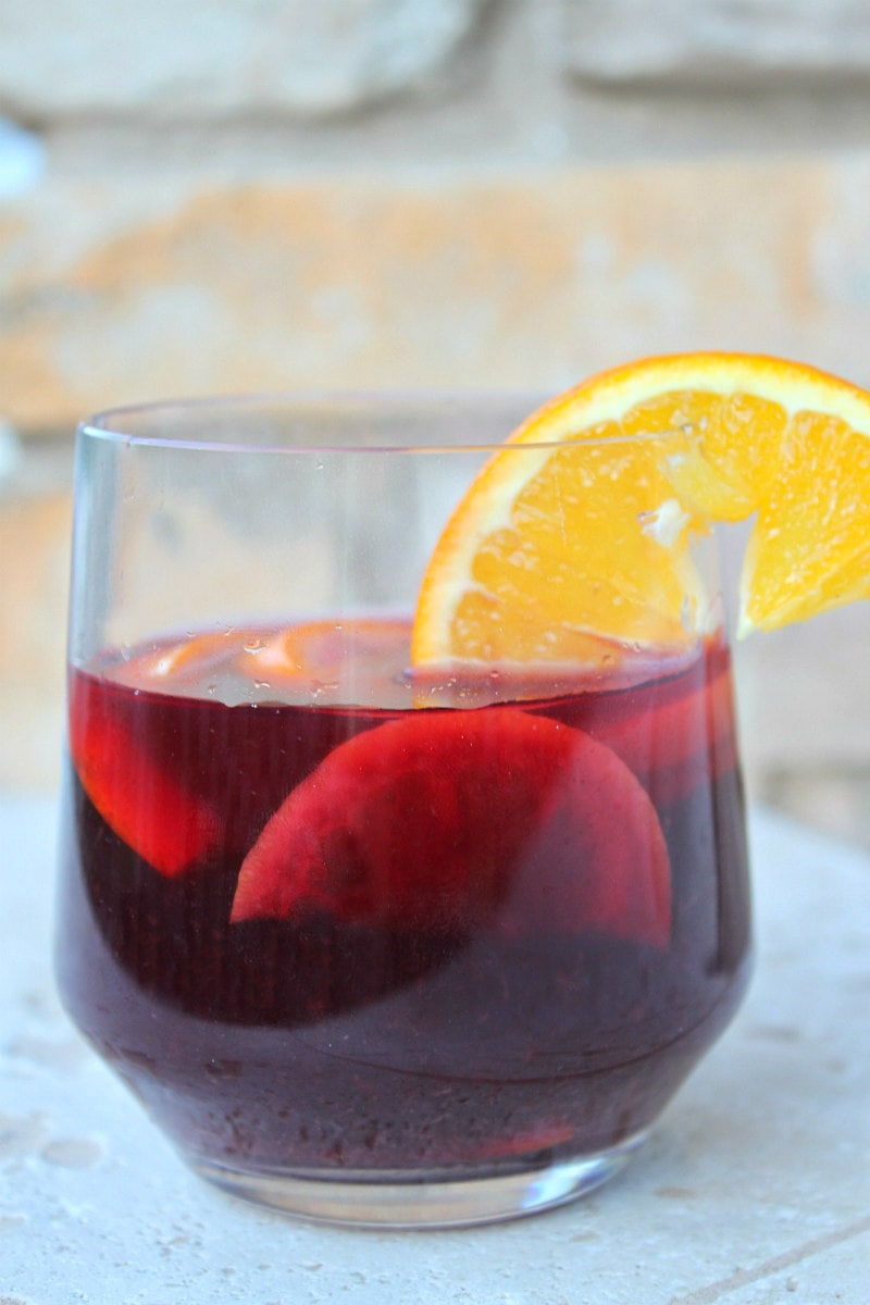 Easy and Delicious Red Wine Sangria