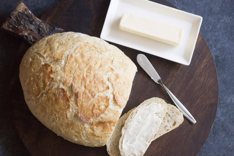 https://www.recipegirl.com/wp-content/uploads/2018/02/Dutch-Oven-Bread-4.jpg