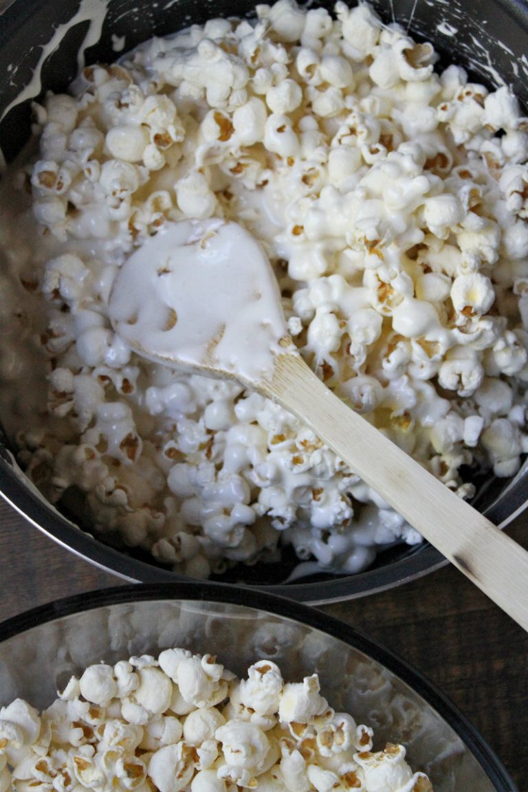 Holiday Marshmallow Popcorn Cake - Recipe Girl®