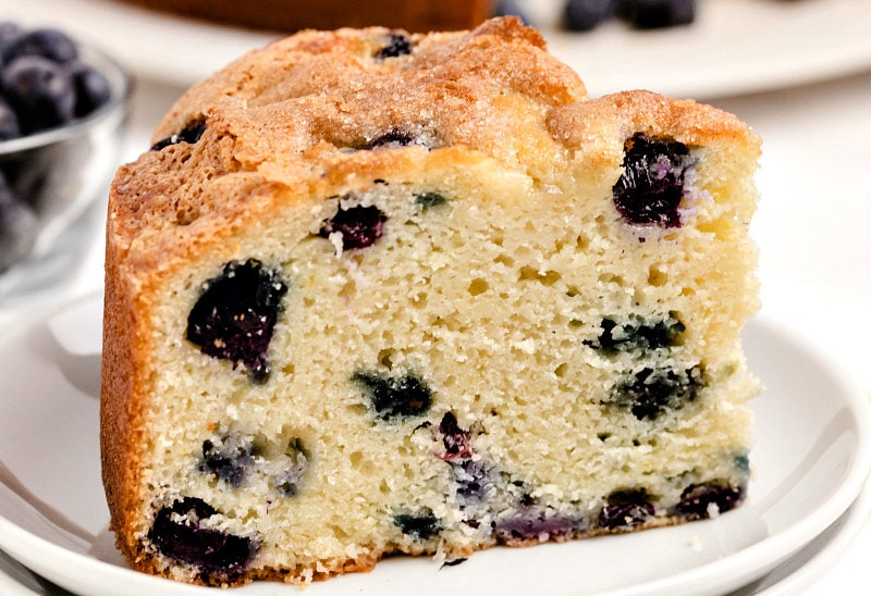 Free Photo | Delicious vegan yogurt blueberry cake with coffee table on a  white table