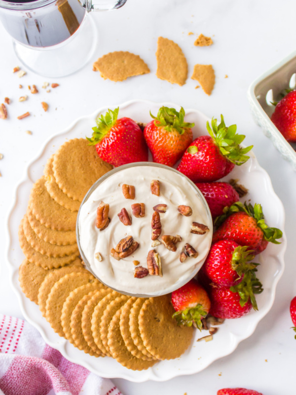 platter of kahlua dip surrounded by strawberries and cookies